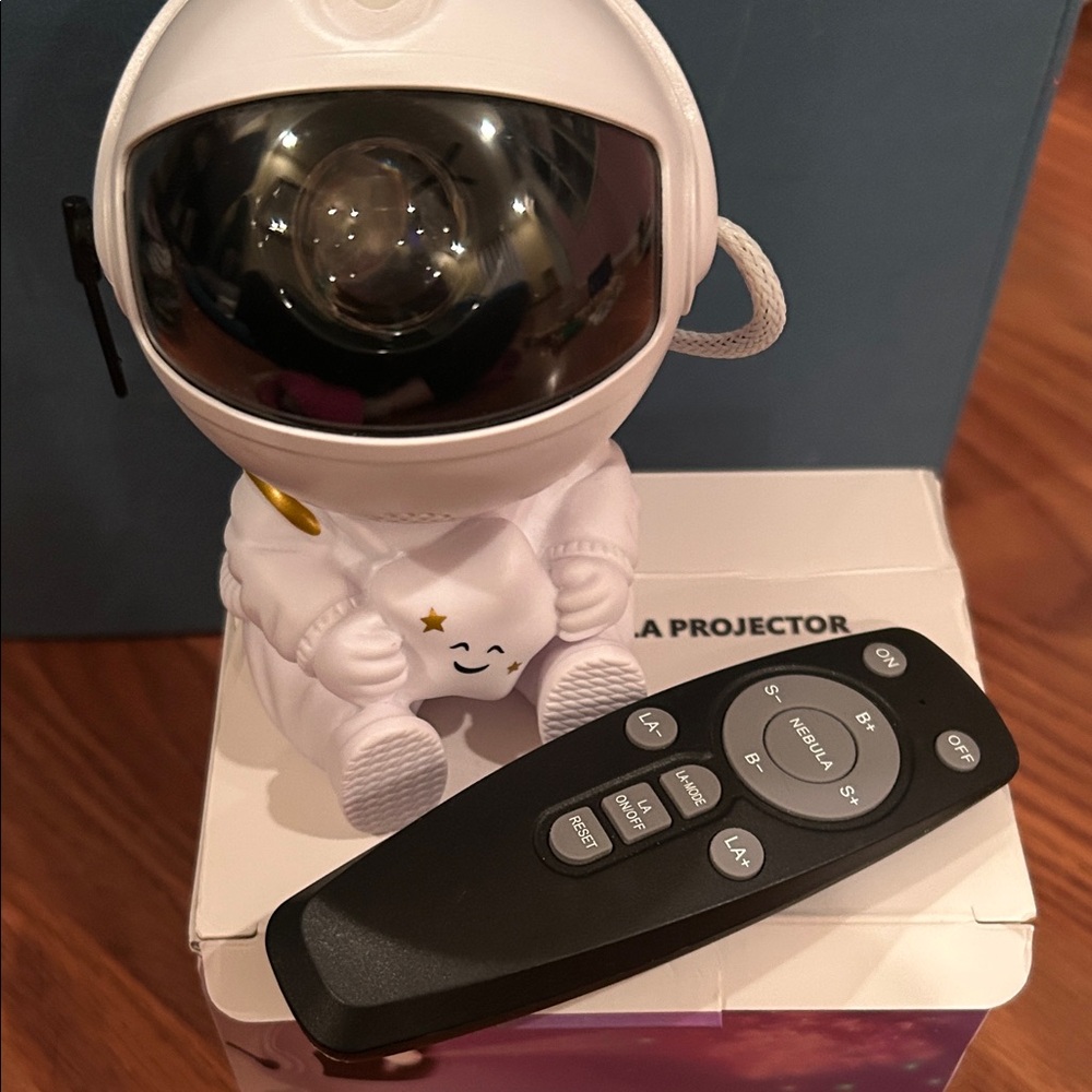 Astronaut Nebula Projector - Picture 5 of 10